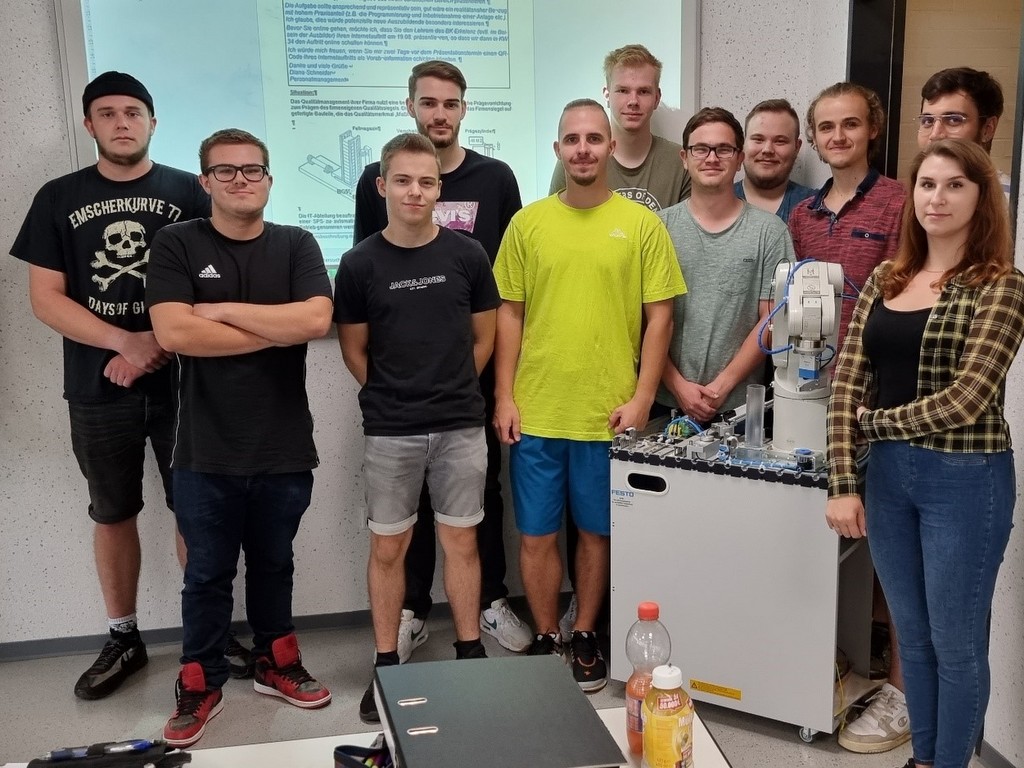 Die Oberstufe der Industriemechaniker ist SPS-aktiv